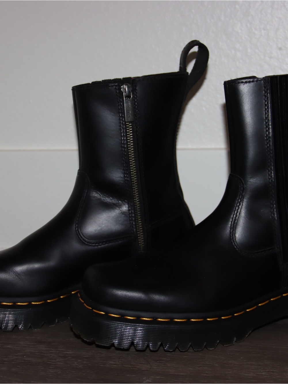 Womens Size 8 Dr Martens Amaayah Lo Black Zip Chelsea Boots - Picture 2 of 3